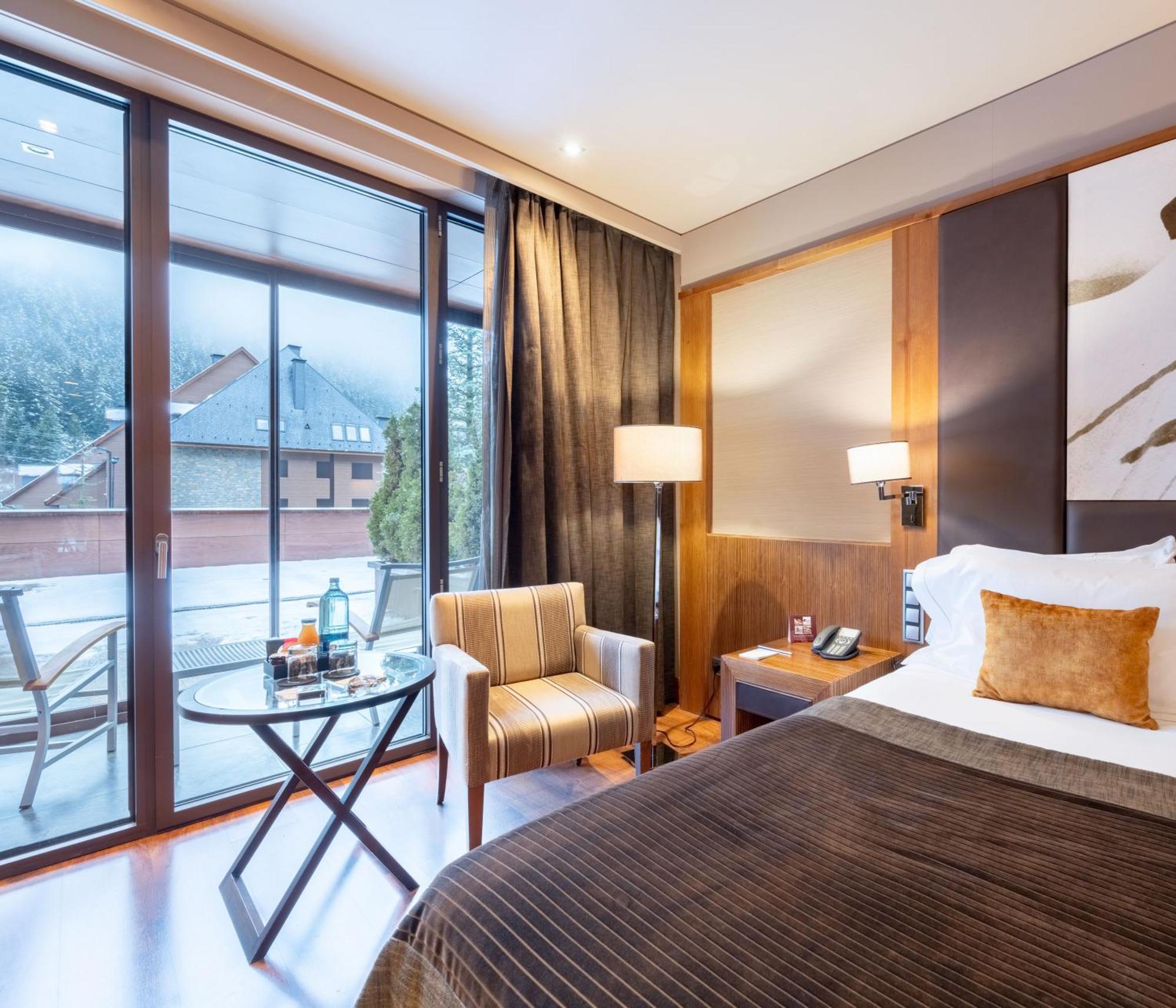 Hotel Val De Neu G.L. Baqueira Beret Ngoại thất bức ảnh